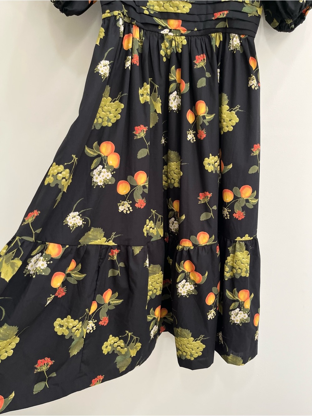 Abercrombie & Fitch Emerson Puff Sleeve Midi Dress Black Fruit Print Medium NWT - Picture 4 of 12